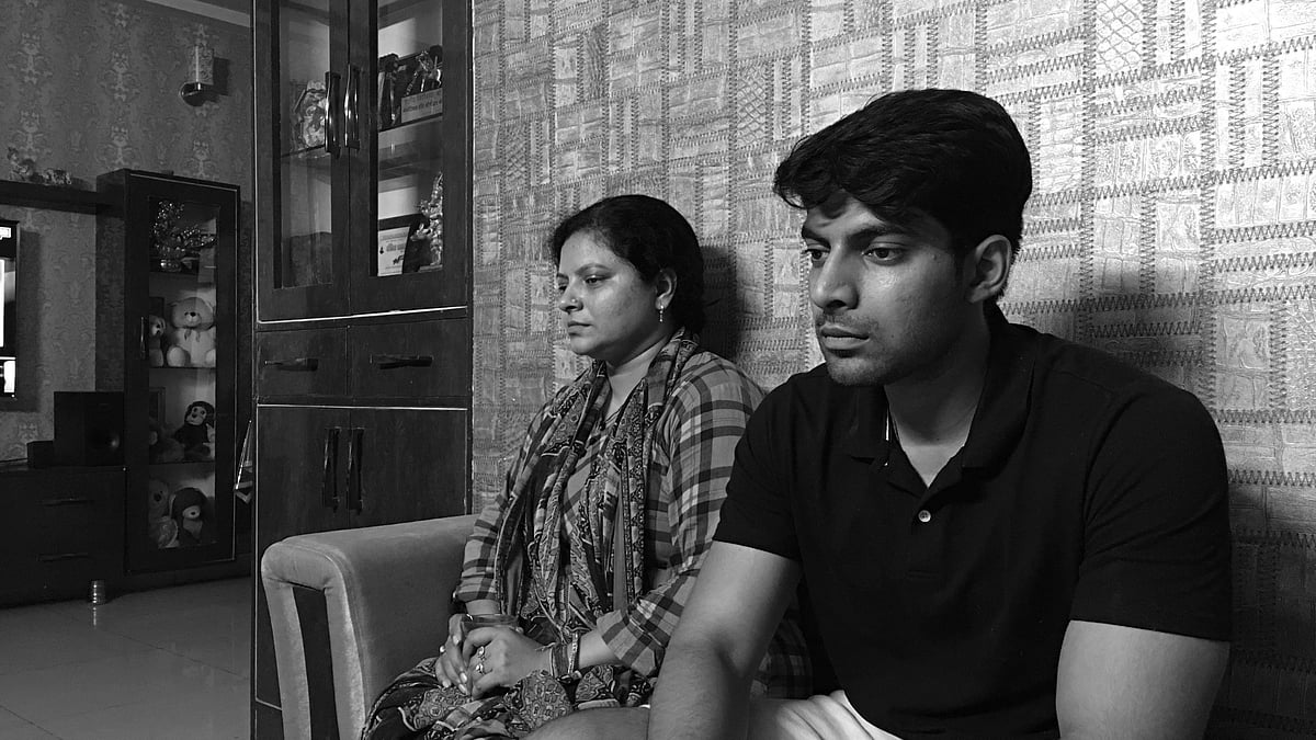 Slain Inspector Subodh Kumar’s family has demanded that the bails of all seven accused be cancelled.