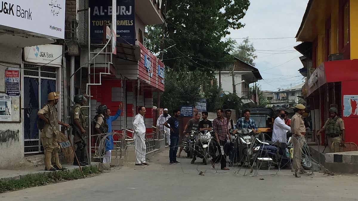 Security personnel have used barbed wires to cordon off many streets in the valley. &nbsp;