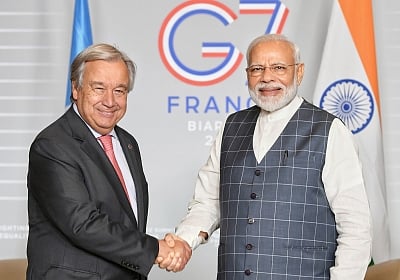 Biarritz: Prime Minister Narendra Modi meets United Nations Secretary General Antonio Guterres on the sidelines of the G7 Summit in Biarritz, France on Aug 25, 2019. (Photo: IANS/PIB)