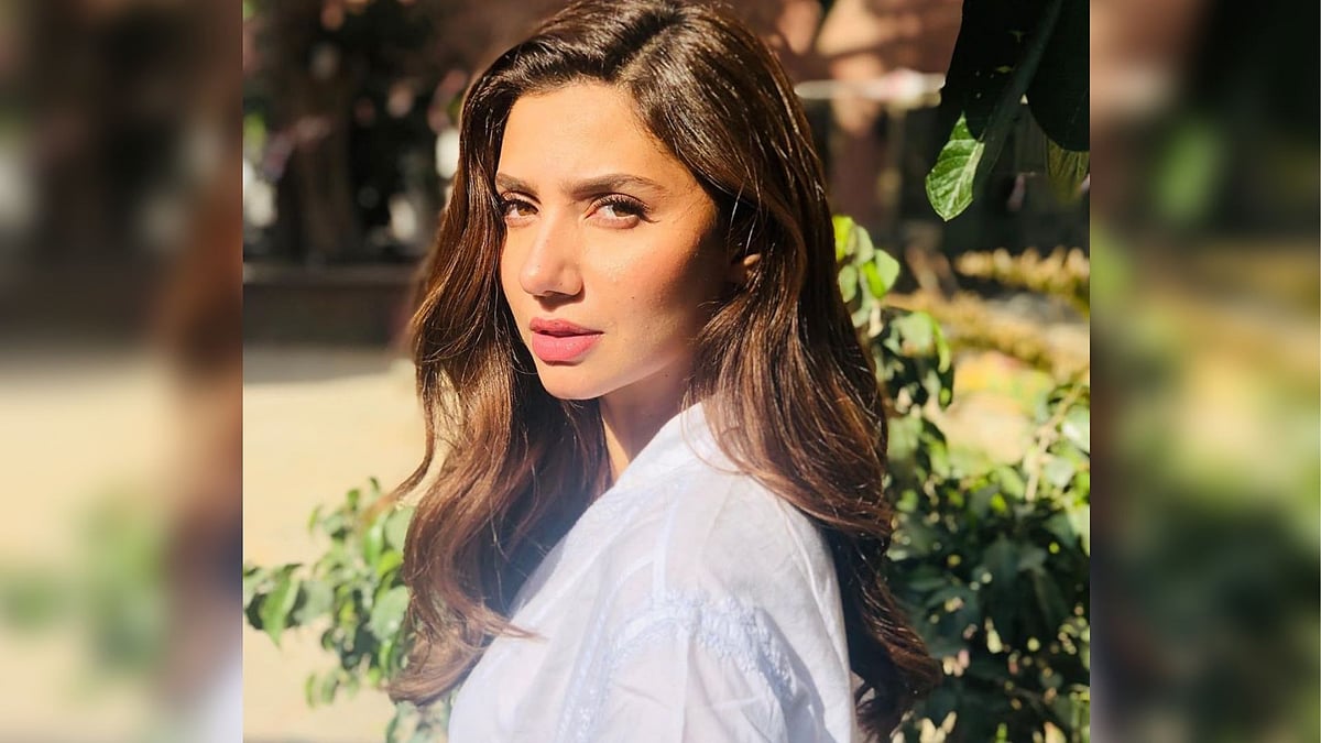 Mahira Khan reacts to Kashmir situation.