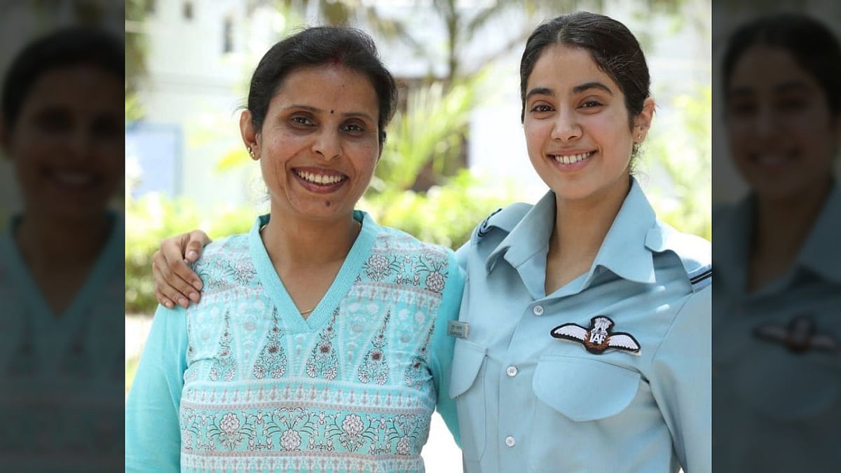 Janhvi Kapoor with IAF Pilot Gunjan Saxena