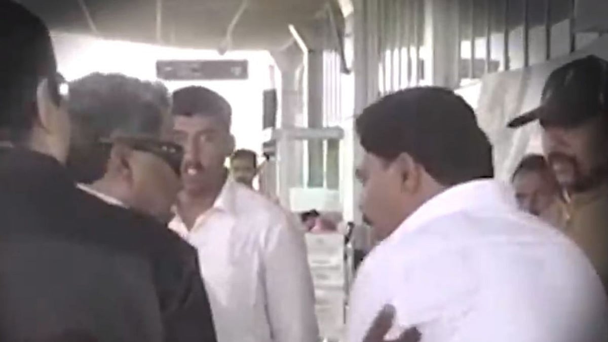 Karnataka Former Chief Minister and Congress leader Siddaramaiah slapped one of his aides on Wednesday, 4 September, outside Mysuru airport.
