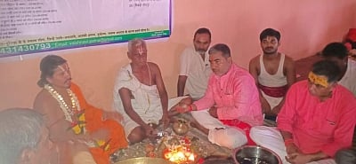 Philanthropist Chandan Singh performs