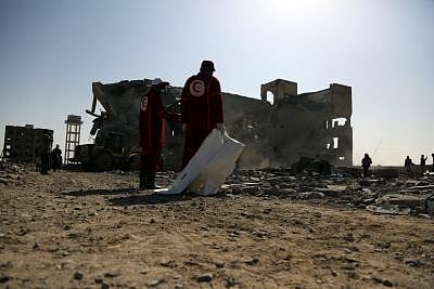 DHAMAR PROVINCE, Sept. 1, 2019 (Xinhua) -- Local Red Crescent medics search to rescue victims following airstrikes on a prison in central Dhamar province, Yemen, Sept. 1, 2019. At least 50 prisoners of war were killed when the Saudi-led coalition launched a series of airstrikes overnight on a prison in Yemen