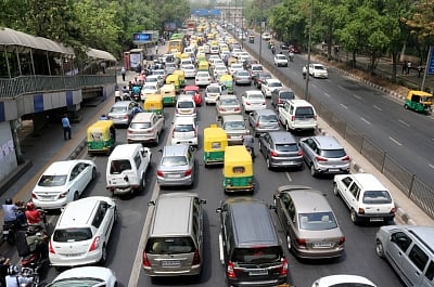 New Delhi: A view of Delhi traffic on the fifth day of implementation of odd-even traffic scheme aimed at battling pollution in New Delhi on April 19, 2016. (Photo: IANS)