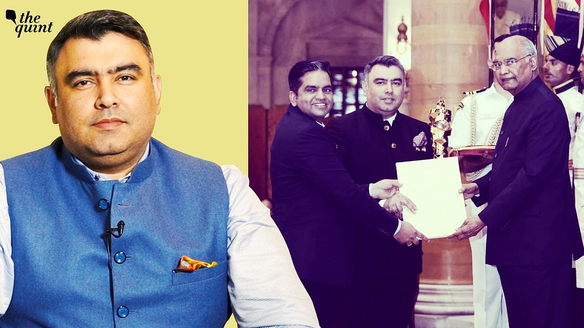 Gagan Narang, along with Pawan Singh, receiving the Rashtriya Khel Protsahan Puraskar from President Ramnath Kovind for his Gagan Narang Sports Promotion Foundation.