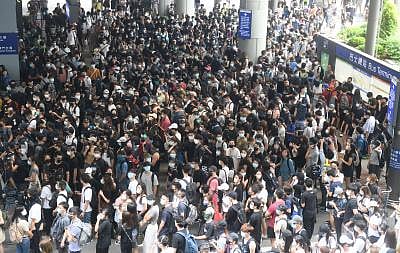 HONG KONG, Sept. 1, 2019 (Xinhua) -- Radical protesters block the exit to bus terminal at Hong Kong International Airport in south China