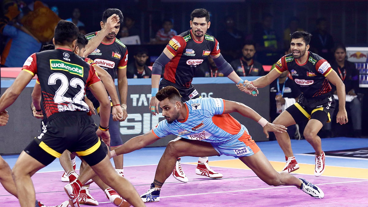 Maninder Singh emerged as the star as hosts Bengal Warriors beat Bengaluru Bulls 42-40 win.