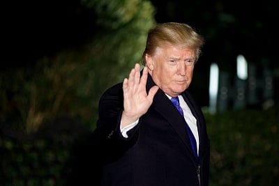 WASHINGTON, Jan. 25, 2018 (Xinhua) -- U.S. President Donald Trump leaves the White House for the World Economic Forum in Davos Switzerland, in Washington D.C., the United States, on Jan. 24, 2018. U.S. President Donald Trump spoke by phone with his Turkish counterpart Recep Tayyip Erdogan on Wednesday, urging his NATO ally to limit its military actions in northern Syria, according to a White House statement. (Xinhua/Ting Shen/IANS)