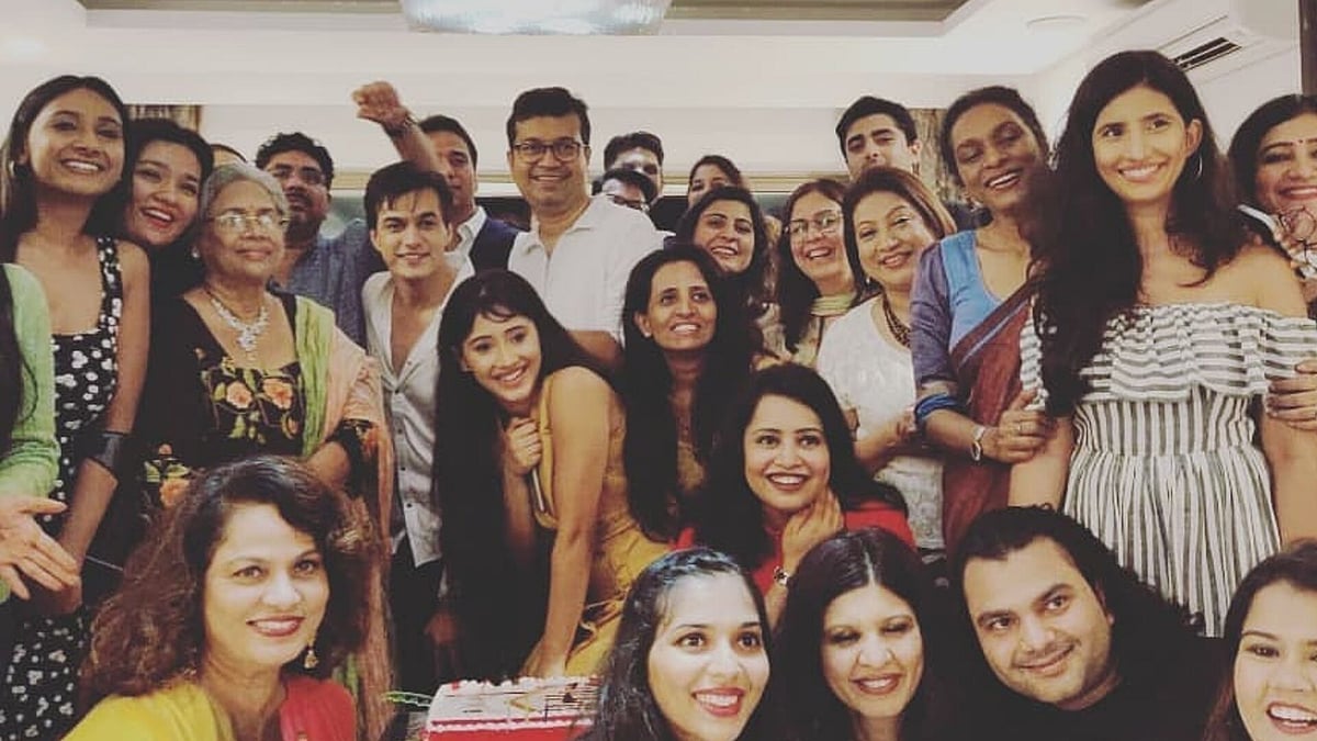 The cast and crew of <i>Yeh Rishta Kya Kehlata Hai </i>celebrate the 3000th episode of the show.