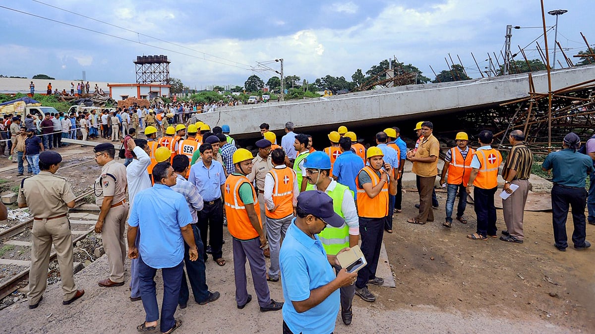 A worker died and four others were injured when an under-construction shed collapsed at Shalimar railway station in Howrah district.