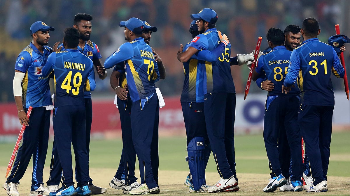 An inexperienced Sri Lanka upset top-ranked Pakistan with a 64-run victory in their first Twenty20 cricket match.