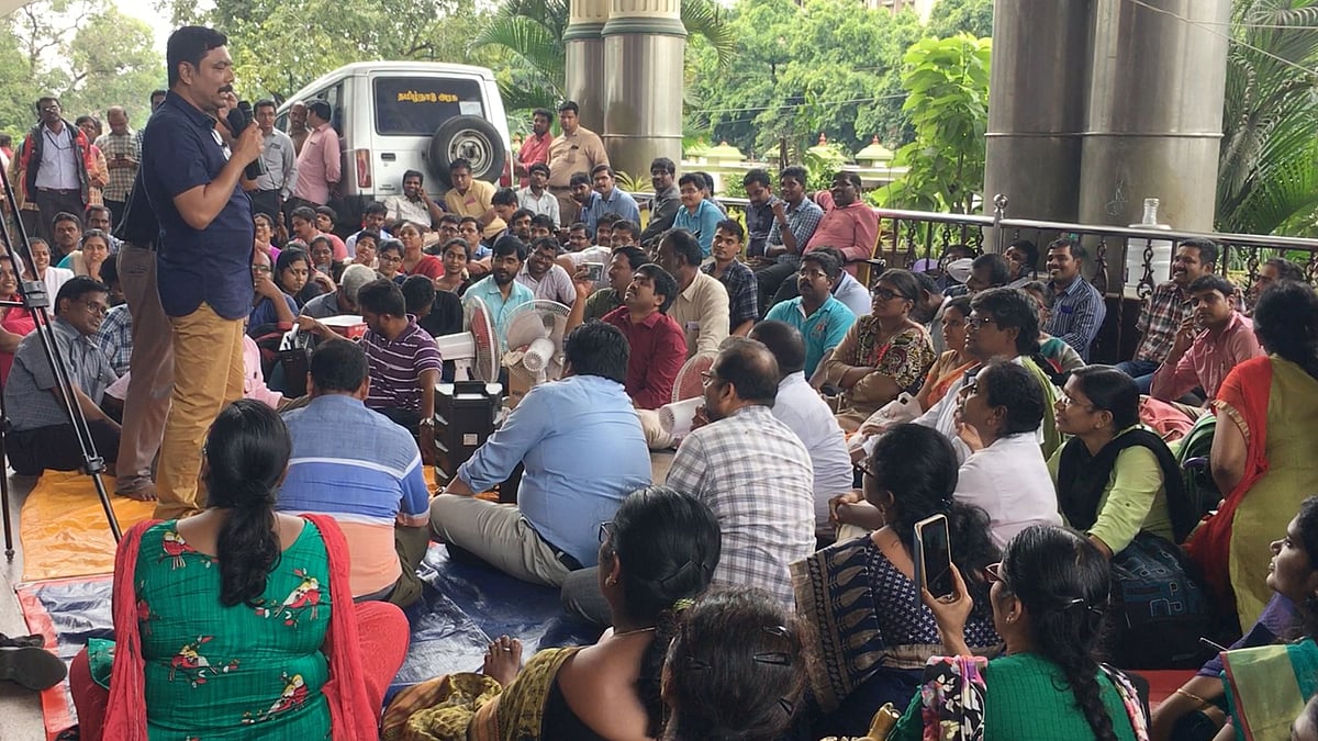 Since 25 October 2019, over 13000 doctors in Tamil Nadu are on an indefinite strike demanding revision of pay bands.