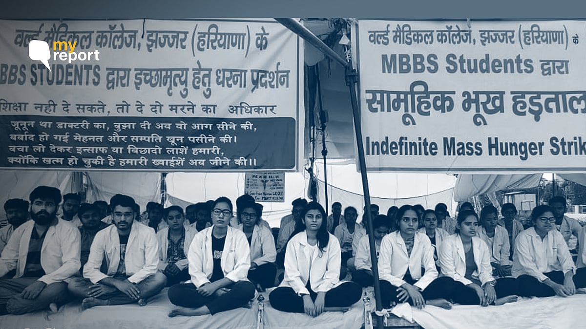 MBBS students from Jhajjar Medical College stage a protest in Delhi. 