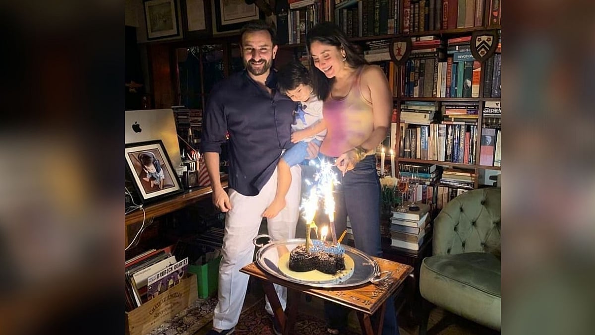 Kareena celebrates her wedding anniversary with Saif Ali Khan and Taimur. 