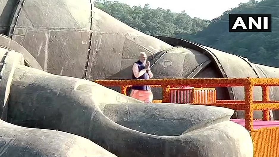 Prime Minister Narendra Modi on Thursday, 31 October visited the ‘Statue of Unity’ at Kevadiya in Gujarat to pay tributes to Sardar Patel on his 144th birth anniversary.