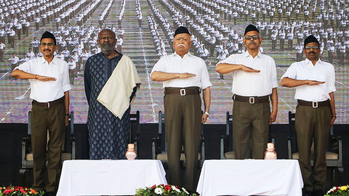 RSS chief Mohan Bhagwat along with HCL founder and chairperson Shiv Nadar during the Vijayadashami utsav in Nagpur on Tuesday, 8 October. 