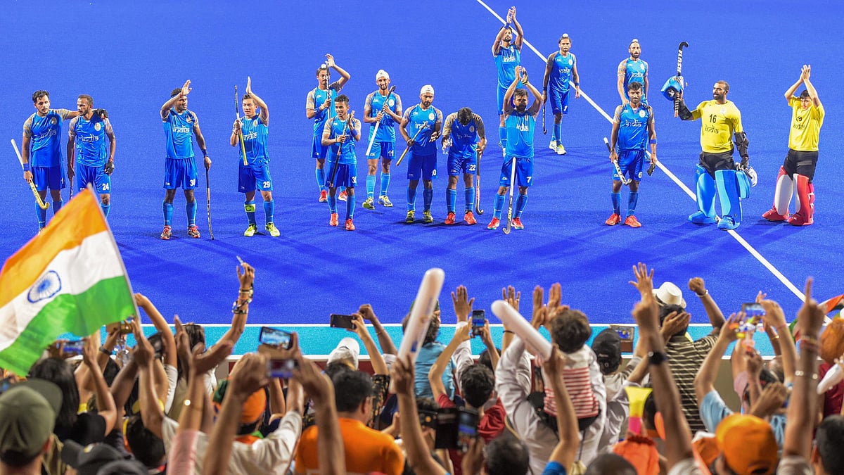 Hockey India (HI) has donated $25,000 to the Red Cross Bushfire Appeal while also providing Hockey Australia with two playing shirts signed by the Indian men’s and women’s hockey teams to auction with all proceeds going to the cause.