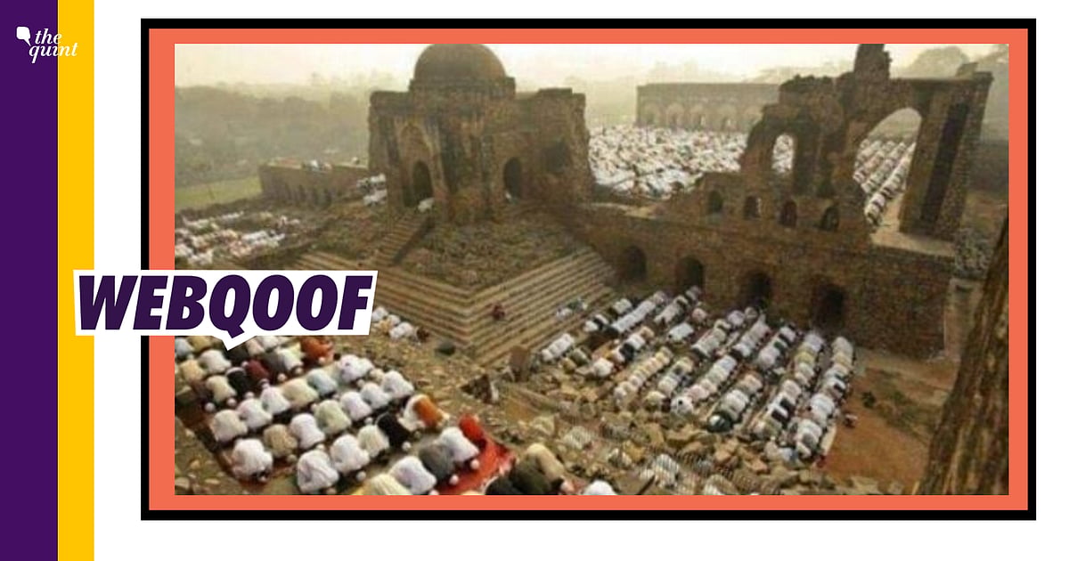 Image accompanying Muslims offering last prayer in Babri Mosque