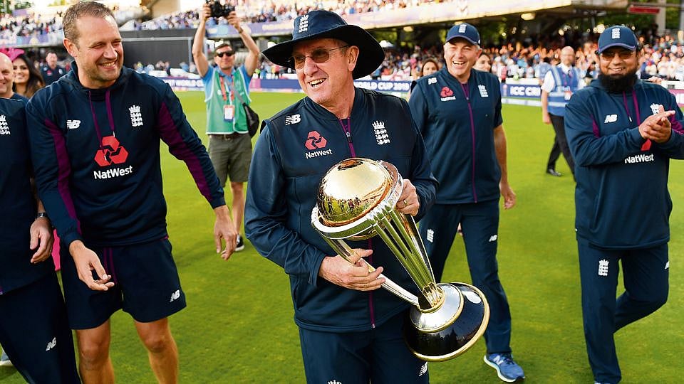 Trevor Bayliss with the World Cup trophy.