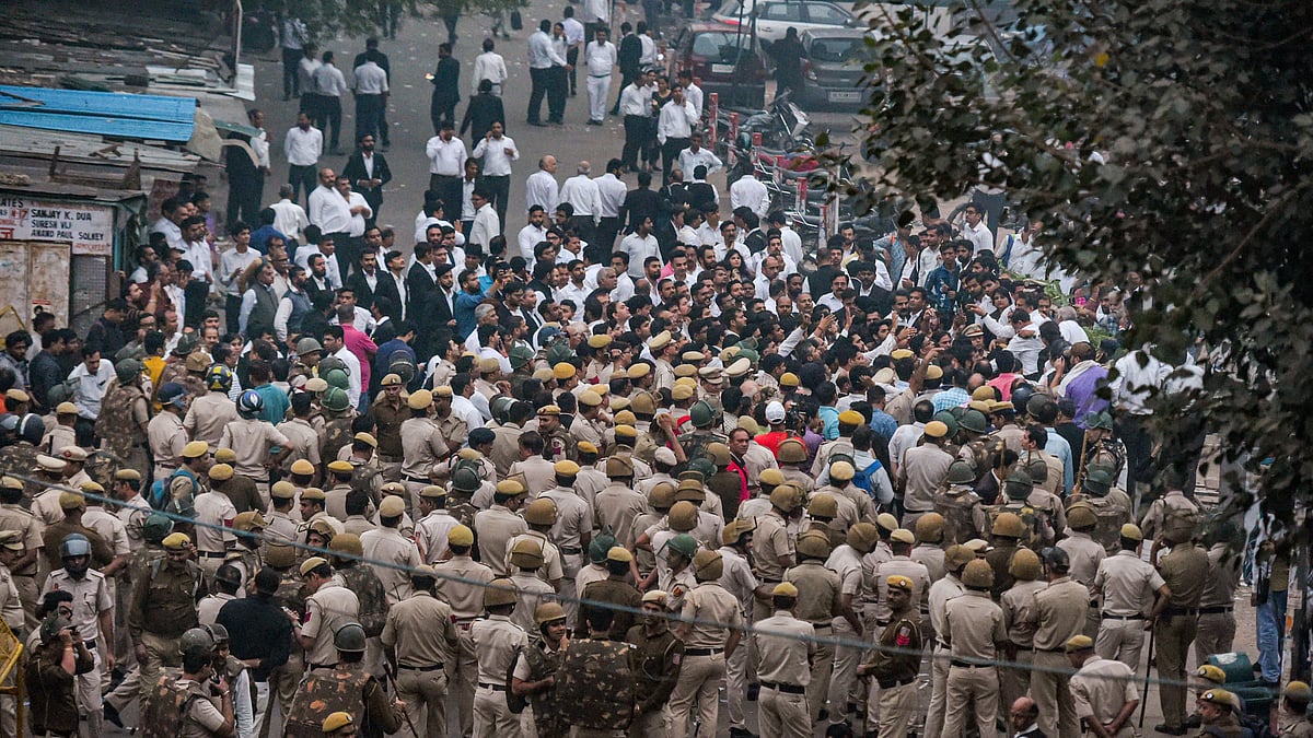 Cops at Tis Hazari Court complex after clashes between lawyers and police personnel on 2 November. 