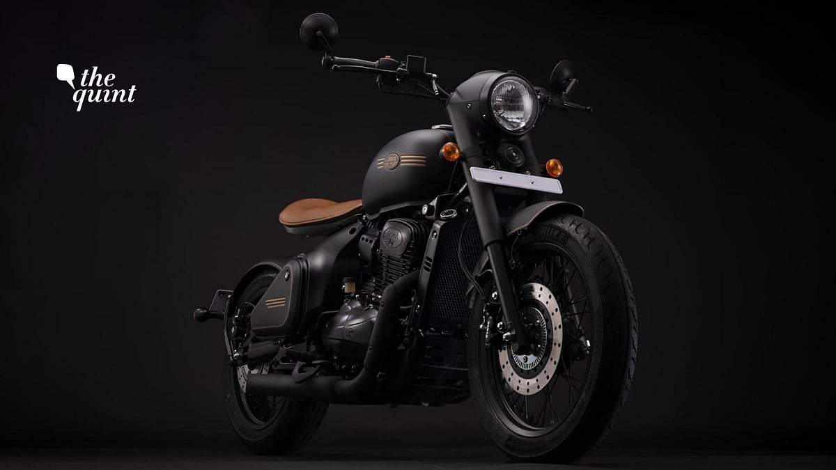 The Jawa Perak was showcased in November 2018 during the launch of the Forty Two and Classic Jawa.