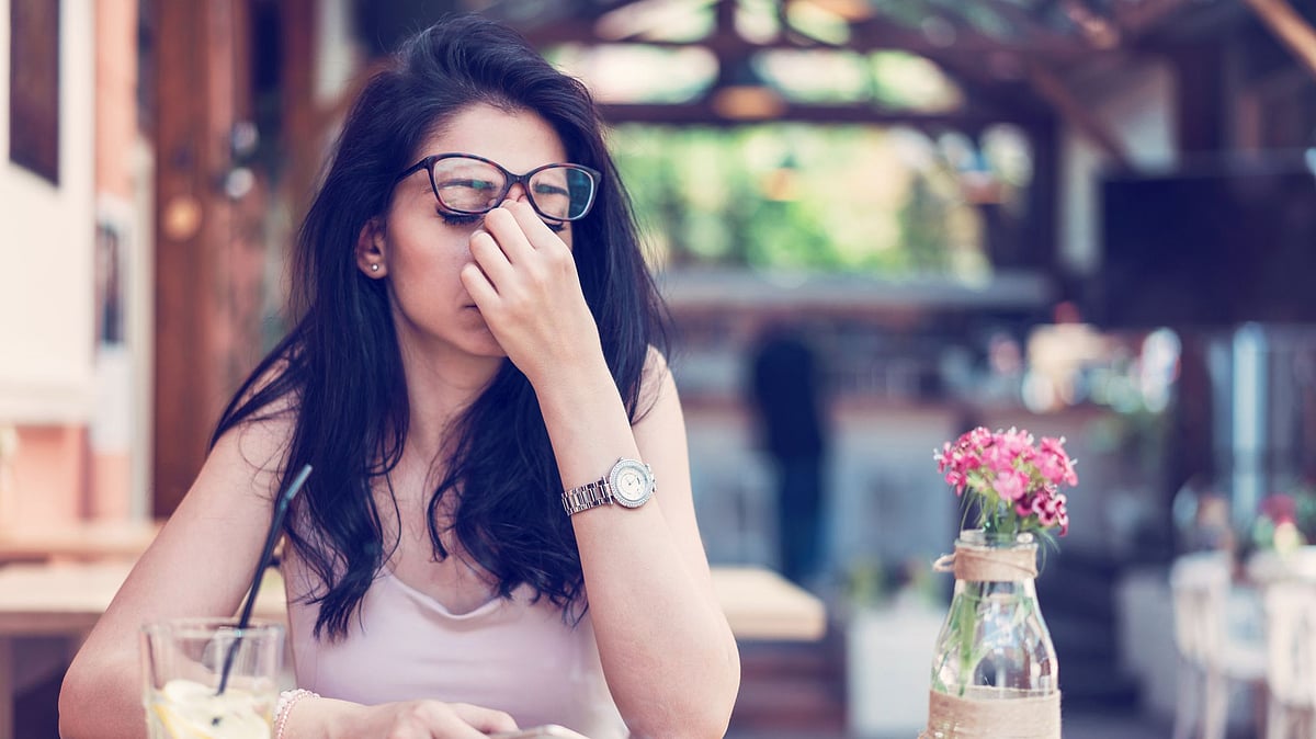 Drinking lots of water and keeping yourself hydrated can help prevent dry eyes and irritation caused by pollution