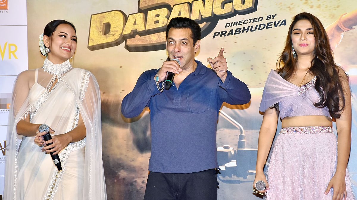 Sonakshi Sinha, Salman Khan and Saiee Majrekar at a <i>Dabangg 3 </i>event.