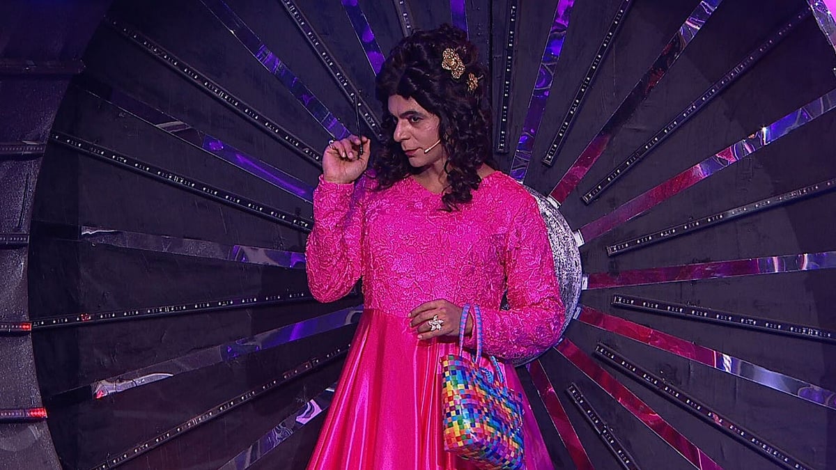 Comedian Sunil Grover enters the <i>Bigg Boss </i>house.