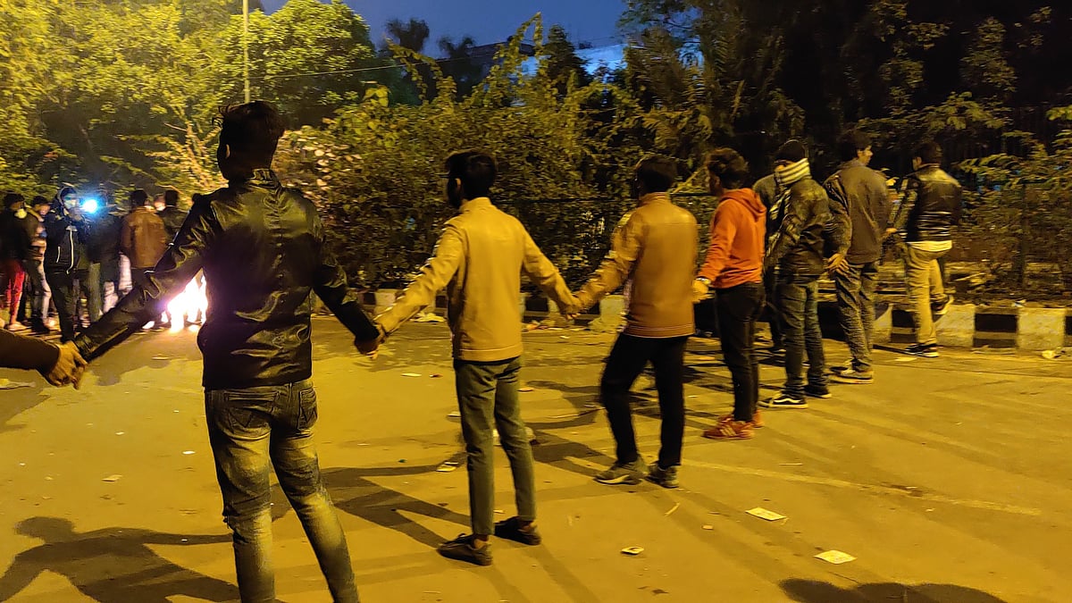 How human chains helped keep protests at Jamia peaceful on Monday, 16 December.