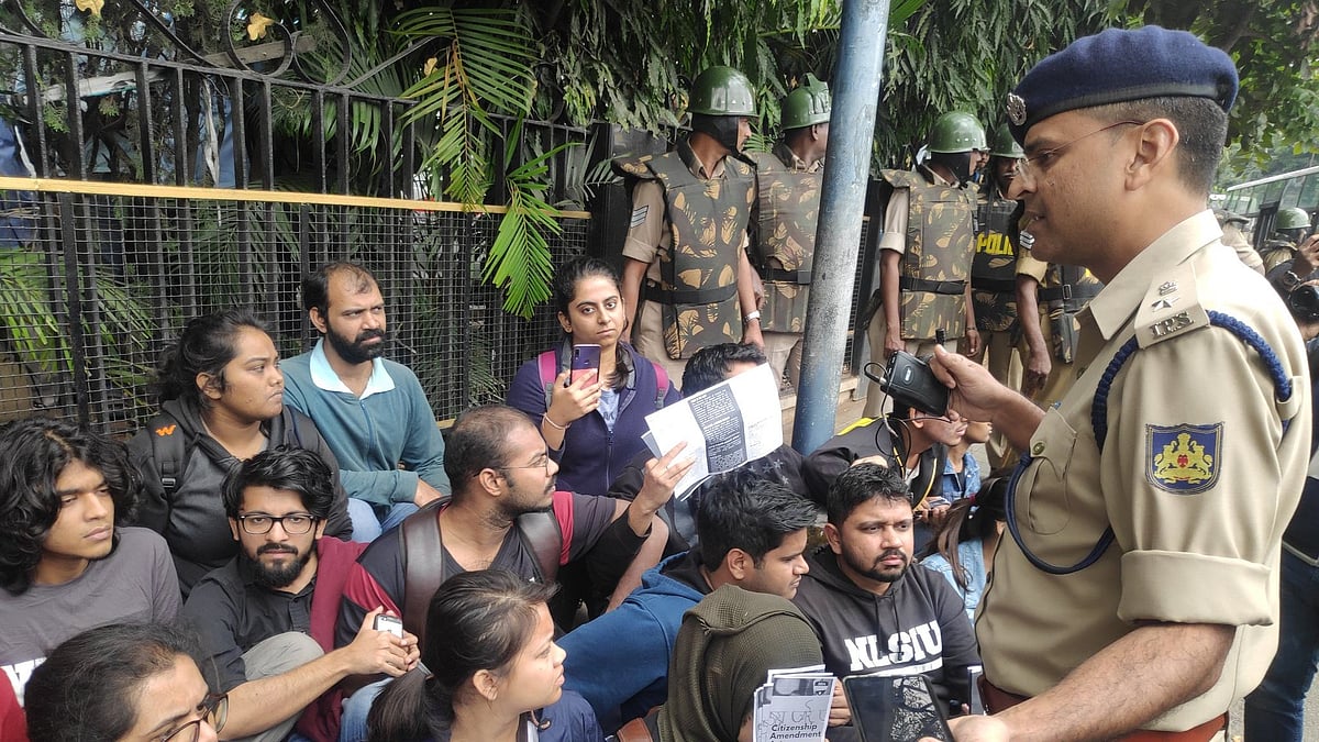 Bengaluru central DCP Dr Chetan Singh Rathor appealed to protesters by singing with them and asking them to trust him as their leader.