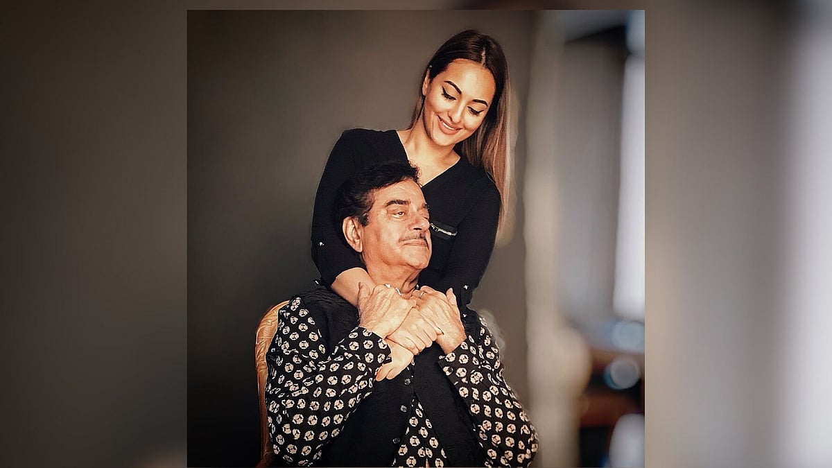 Sonakshi with her father Shatrughan Sinha.&nbsp;