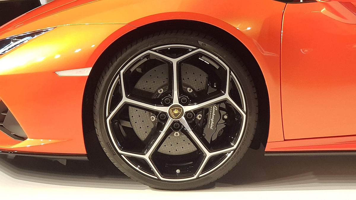 Tubeless tyres work well with alloy wheels mainly as there’s a tight air seal between rim and tyre.
