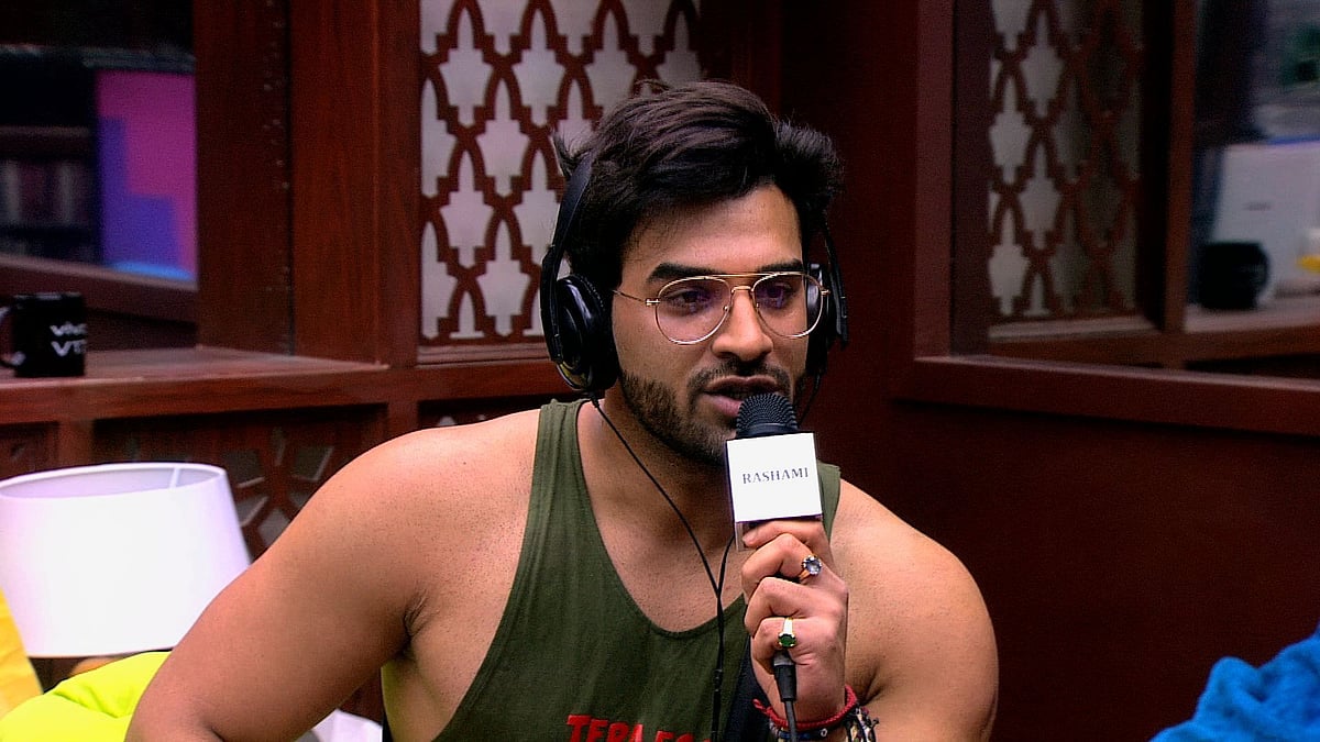 Paras issues instructions to the <i>Bigg Boss </i>contestants.