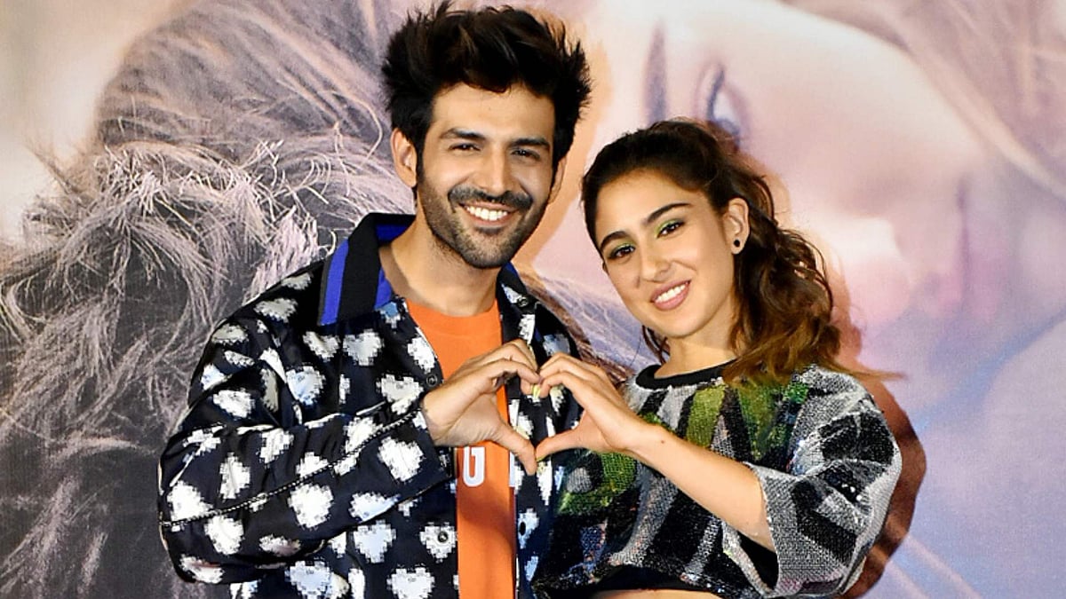 Kartik Aaryan and Sara Ali Khan at the <i>Love Aaj Kal </i>trailer launch.