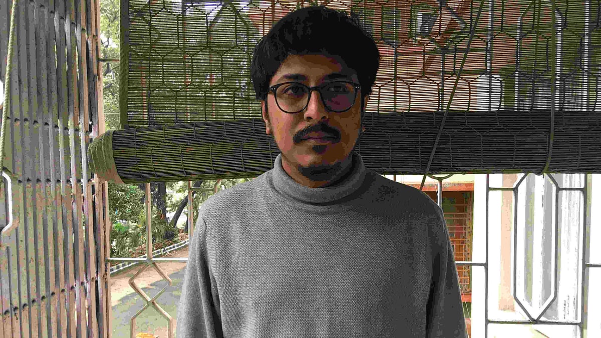 Filmmaker and photgrapher from Kolkata, Ronny Sen, was attacked with a dagger on 30 December for his posts on social media criticising the CAA. Sen says that the person who attacked was a seemingly ordinary citizen who’d grown up in the same area where he’d grown up.