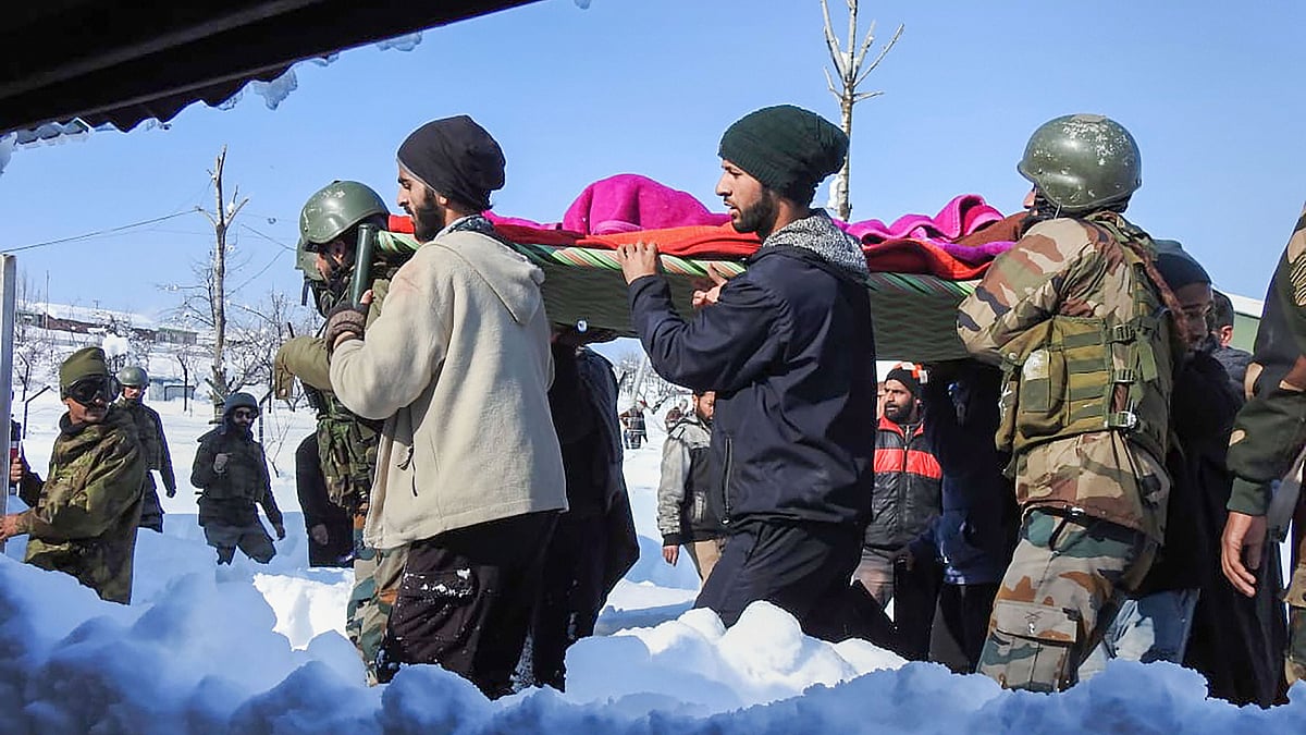 Chinar Corps personnel carry an expecting mother Shamima, who needed emergency help, to hospital through heavy snow. 