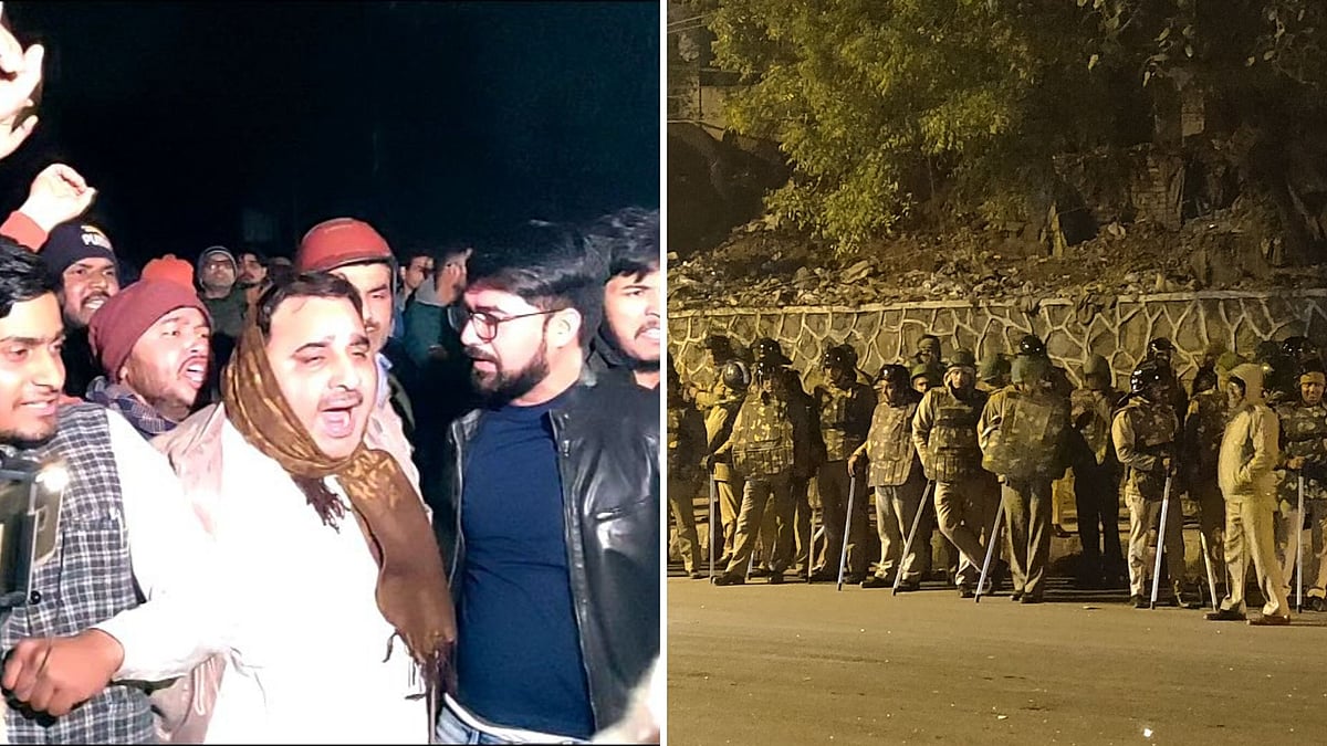 The goons who gathered at the JNU Main Gate, and the police who assembled later.