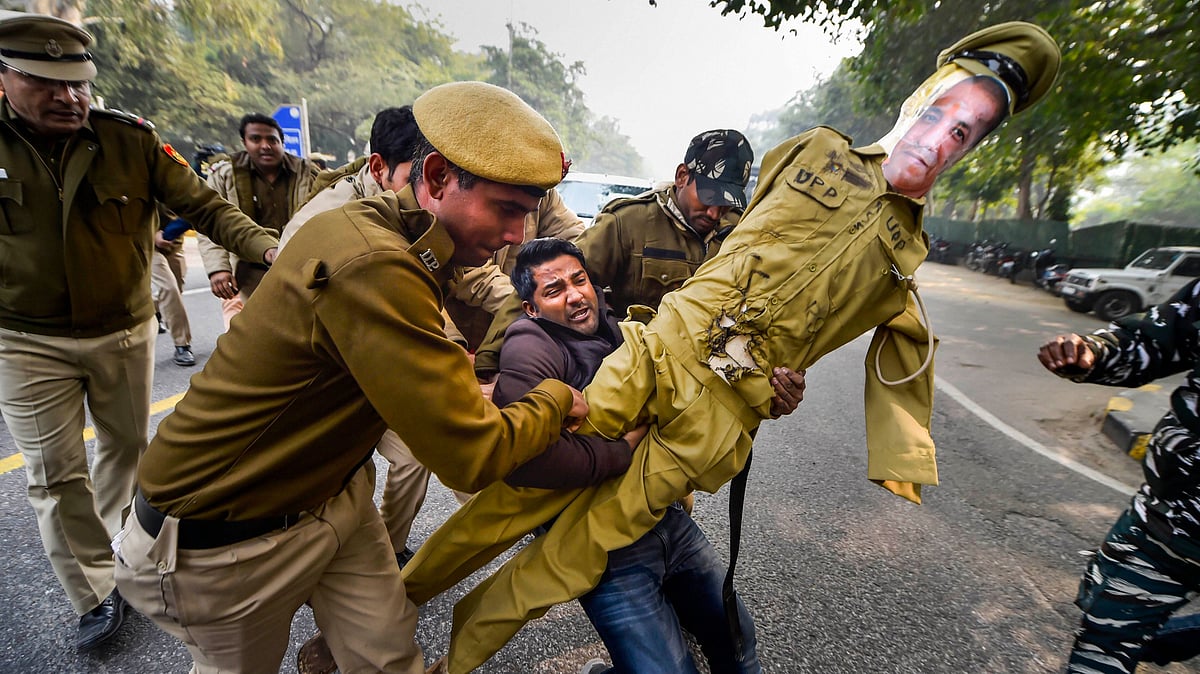 Police detains a protester for standing against the UP police’s brutality during Citizenship Act Protests.