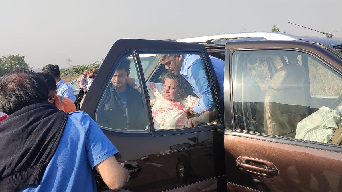 The incident took place around 3:30 pm near Khalapur, over 60 kilometres from Mumbai.