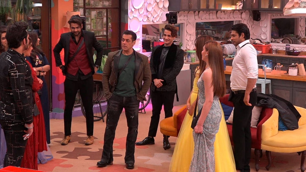 Salman Khan admonishes the <i>Bigg Boss </i>contestants.
