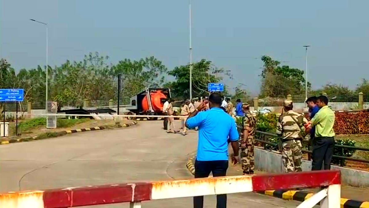 The device (in orange) where the suspected IED has been kept. 