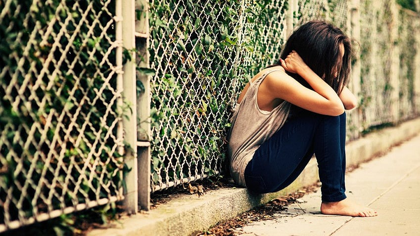 The results show that all types of peer victimisation are related to symptoms of depression for both females and males.