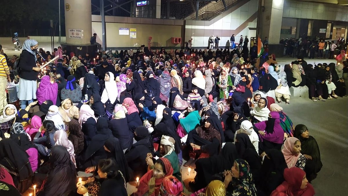 Anti-CAA protesters blocked the Seelampur-Jafrabad main road late night on Saturday 22 February.