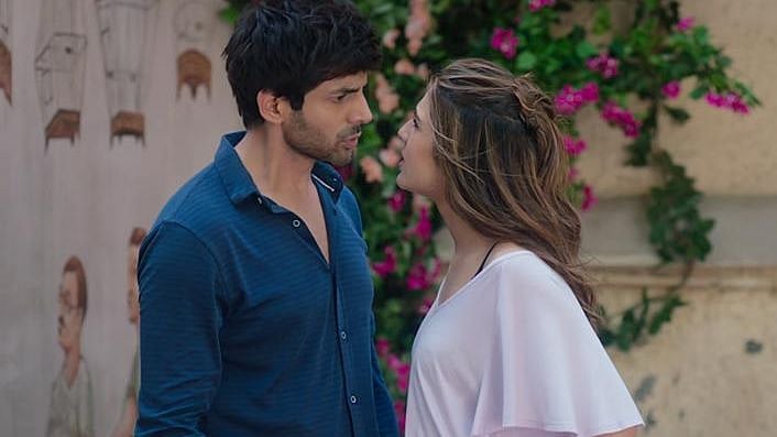 Kartik Aaryan and Sara Ali Khan in a still from <i>Love Aaj Kal</i>.