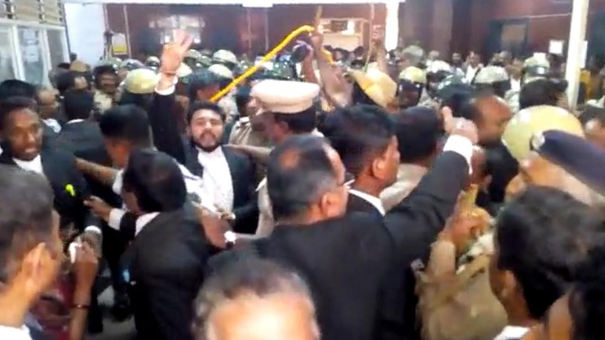 Lawyers who had gone to the Dharwad sessions court were allegedly roughed up, when they went to file the bail application for the three  Kashmiri students.  