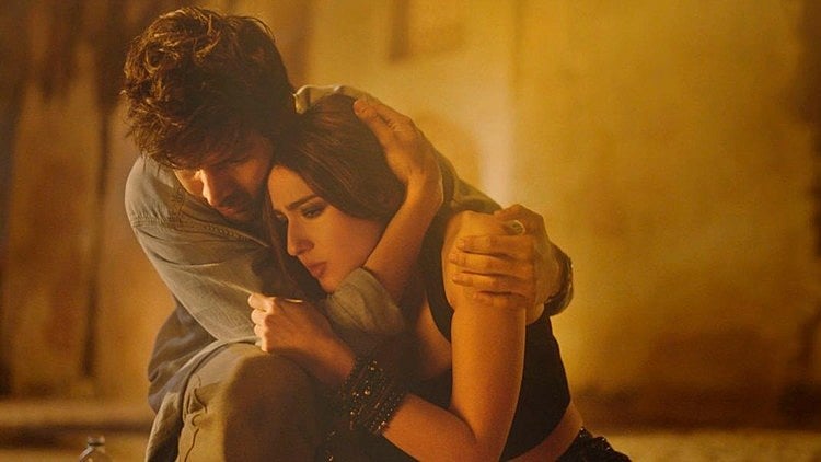 Sara Ali Khan and Kartik Aaryan in <i>Love Aaj Kal.</i>