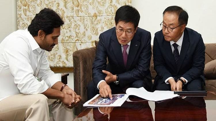 YS Jagan Reddy with Kia Motors MD Kookhyun Shim. 