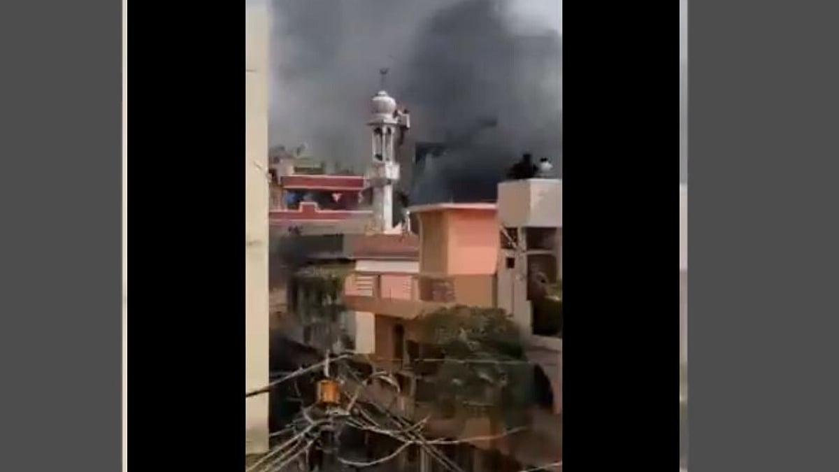 A video showing a mob vandalising a mosue in Delhi has gone viral.