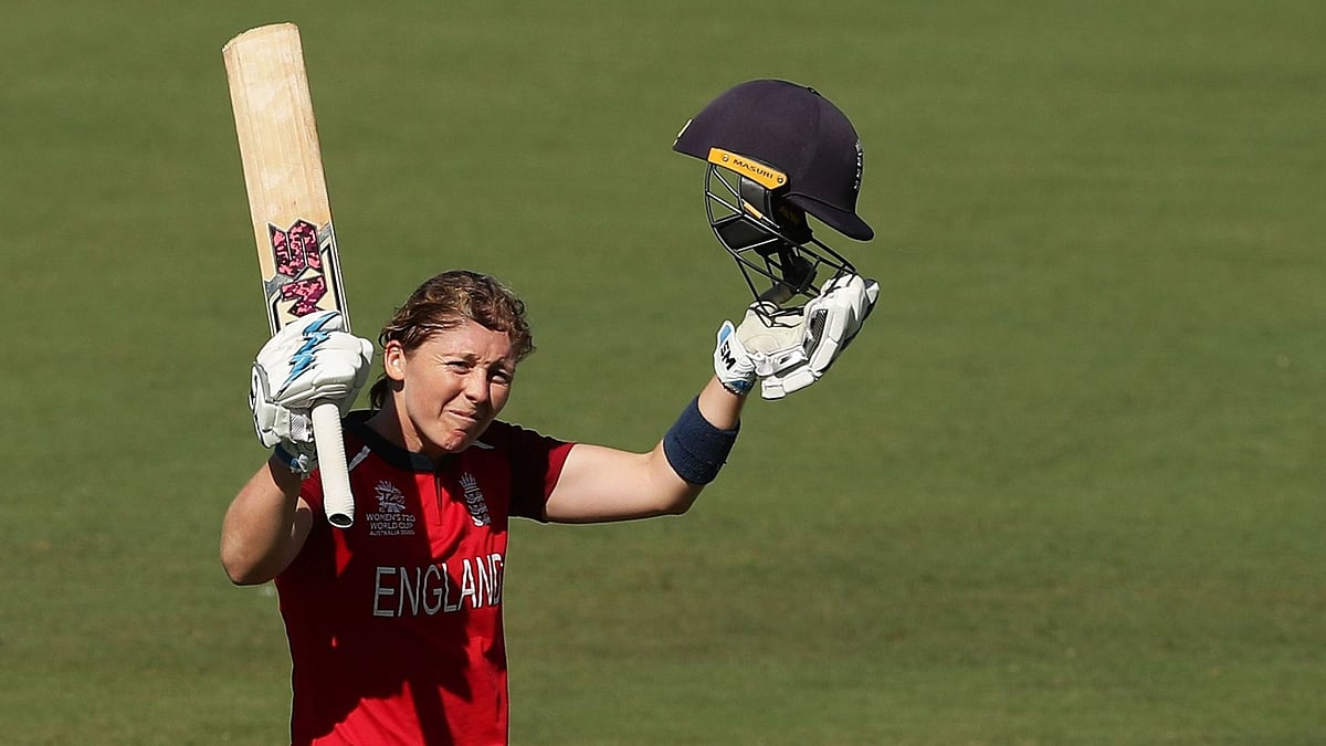 England Skipper Heather Knight celebrates a century.